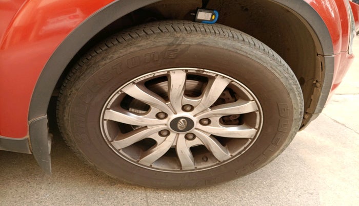 2015 Mahindra XUV500 W10, Diesel, Manual, 1,25,018 km, tyre