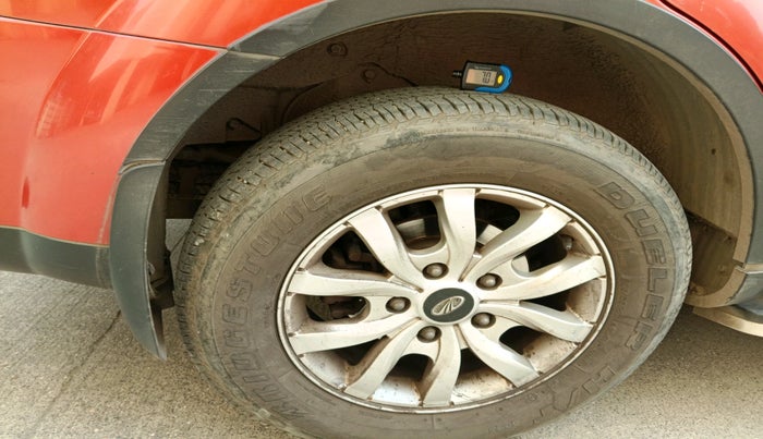 2015 Mahindra XUV500 W10, Diesel, Manual, 1,25,018 km, tyre