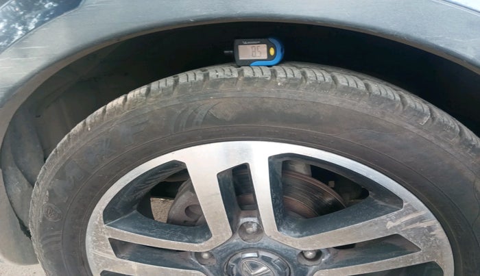 2017 Tata Hexa XTA 4X2 7 STR, Diesel, Automatic, 1,24,332 km, tyre