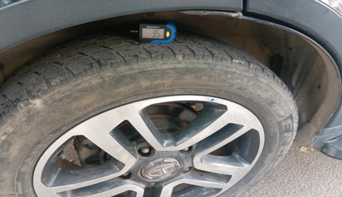 2017 Tata Hexa XTA 4X2 7 STR, Diesel, Automatic, 1,24,332 km, tyre