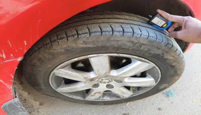 2011 Volkswagen Polo HIGHLINE 1.6L, Petrol, Manual, 80,763 km, tyre