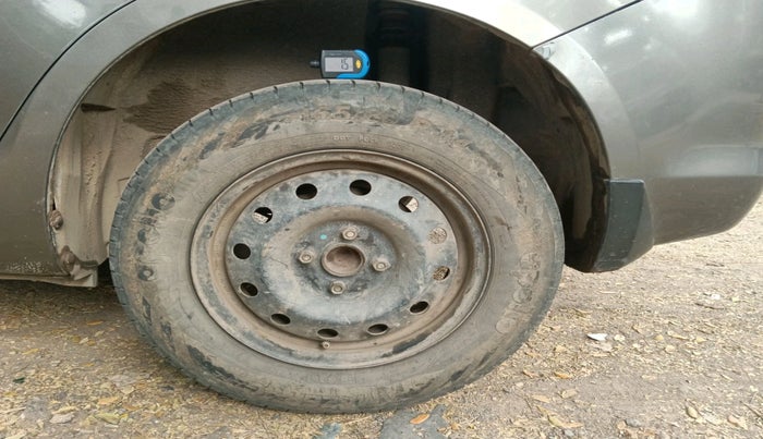 2016 Maruti Swift Dzire VXI, Petrol, Manual, 1,36,220 km, tyre