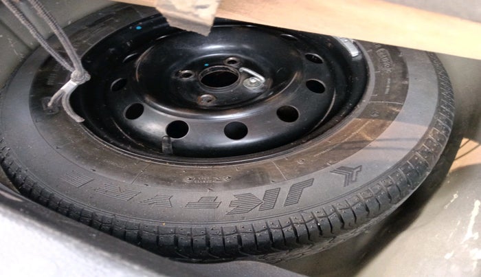 2016 Maruti Swift Dzire VXI, Petrol, Manual, 1,36,220 km, tyre