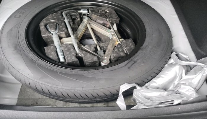 2024 MG ASTOR Sprint 1.5 MT (Ivory), Petrol, Manual, 9,105 km, tyre