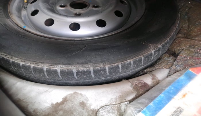 2011 Maruti Swift VXI, Petrol, Manual, 79,453 km, tyre