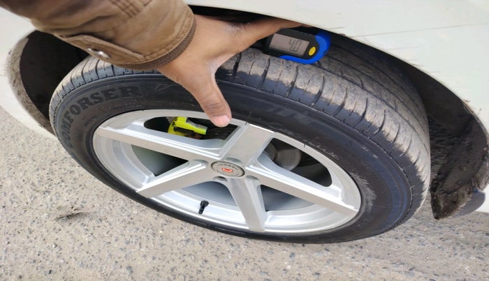 2020 Maruti Swift VXI, Petrol, Manual, 13,860 km, tyre