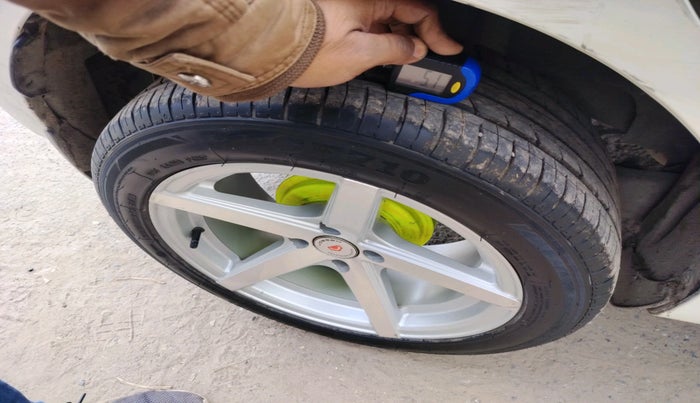 2020 Maruti Swift VXI, Petrol, Manual, 13,860 km, tyre