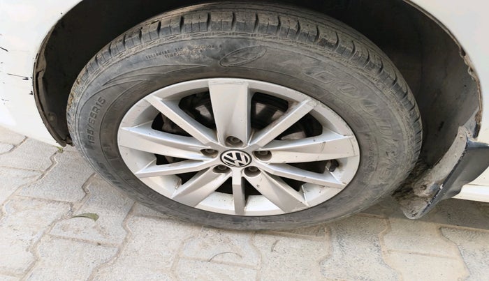 2016 Volkswagen Polo HIGHLINE1.5L, Diesel, Manual, 2,39,133 km, tyre