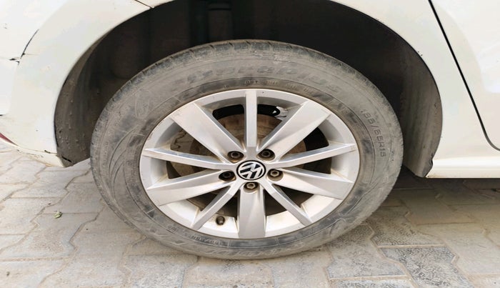 2016 Volkswagen Polo HIGHLINE1.5L, Diesel, Manual, 2,39,133 km, tyre