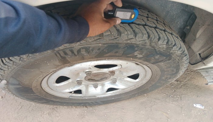 2011 Tata Aria PLEASURE 4X2, Diesel, Manual, 1,39,801 km, tyre