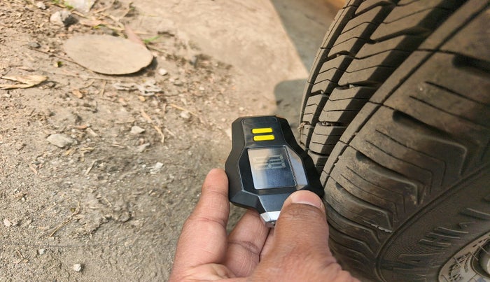 2011 Chevrolet Spark LS 1.0, Petrol, Manual, 31,904 km, tyre