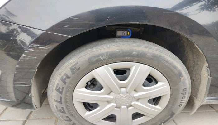 2012 Skoda Rapid 1.6 MPI ACTIVE, Petrol, Manual, 28,711 km, tyre