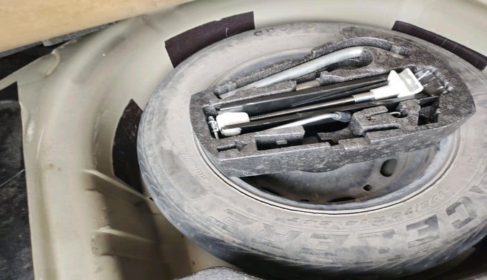 2012 Skoda Rapid 1.6 MPI ACTIVE, Petrol, Manual, 28,711 km, tyre