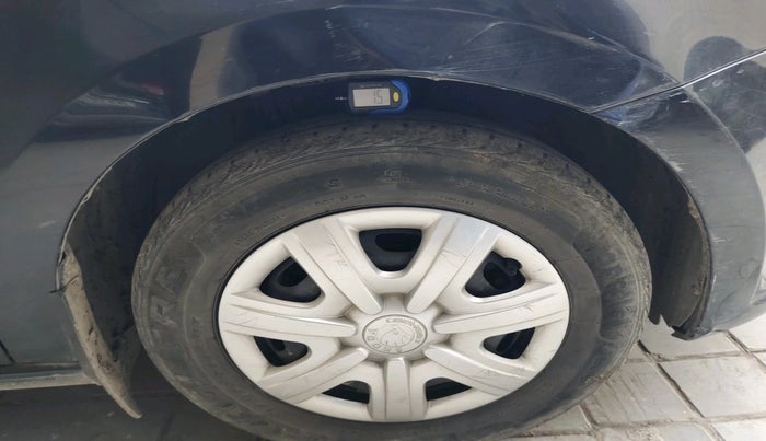 2012 Skoda Rapid 1.6 MPI ACTIVE, Petrol, Manual, 28,711 km, tyre