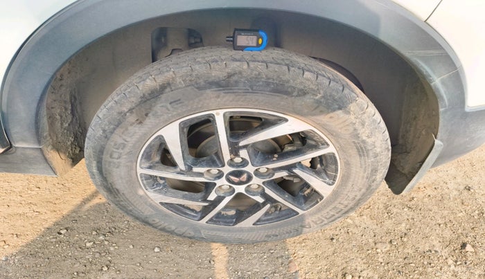 2024 Mahindra XUV400 EL Pro 34.5 KWH, Electric, Automatic, 40,200 km, tyre