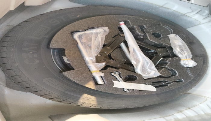 2024 Mahindra XUV400 EL Pro 34.5 KWH, Electric, Automatic, 40,200 km, tyre