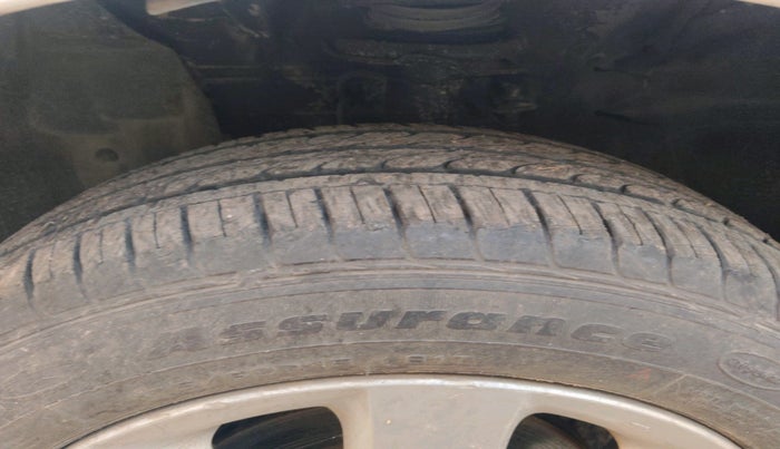 2011 Nissan Micra XV PREMIUM DIESEL, Diesel, Manual, 1,15,844 km, tyre