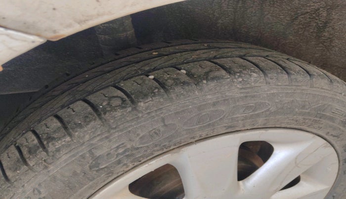 2011 Nissan Micra XV PREMIUM DIESEL, Diesel, Manual, 1,15,844 km, tyre