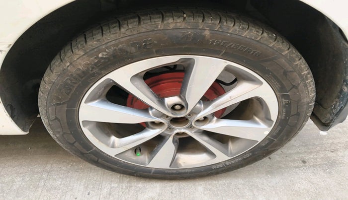 2015 Hyundai Elite i20 ASTA 1.2, Petrol, Manual, 2,12,080 km, tyre