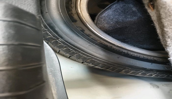 2015 Hyundai Elite i20 ASTA 1.2, Petrol, Manual, 2,12,080 km, tyre