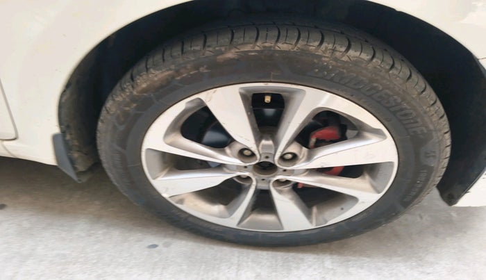 2015 Hyundai Elite i20 ASTA 1.2, Petrol, Manual, 2,12,080 km, tyre