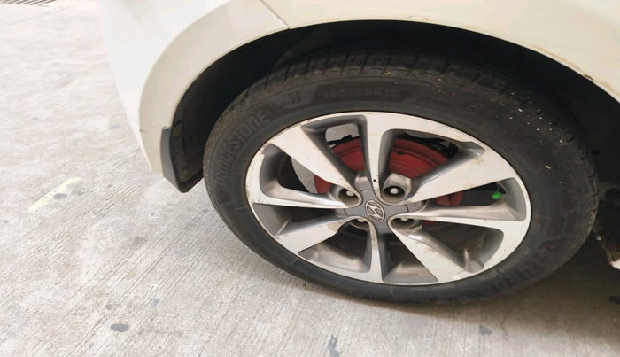 2015 Hyundai Elite i20 ASTA 1.2, Petrol, Manual, 2,12,080 km, tyre