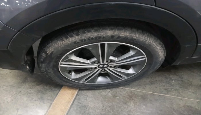 2017 Hyundai Creta SX PLUS AT 1.6 PETROL, Petrol, Automatic, 1,49,029 km, tyre