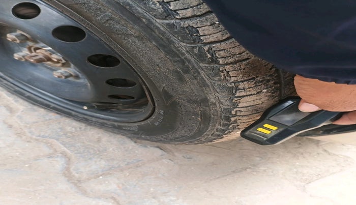 2011 Toyota Etios Liva G, Petrol, Manual, 53,520 km, tyre