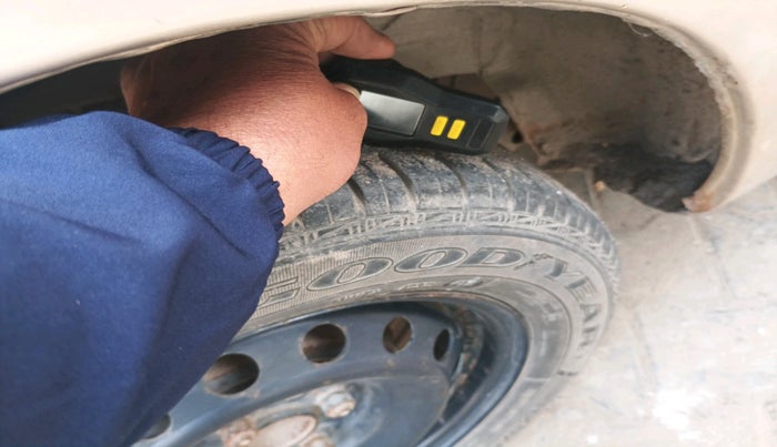 2011 Toyota Etios Liva G, Petrol, Manual, 53,520 km, tyre