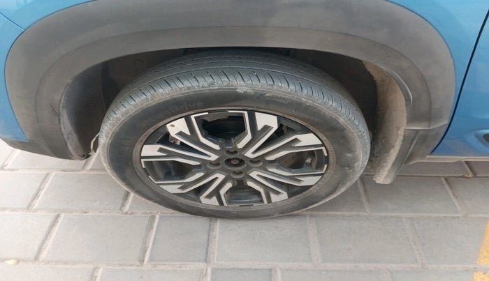 2023 Renault Kiger RXT (O) AMT, Petrol, Automatic, 23,984 km, tyre