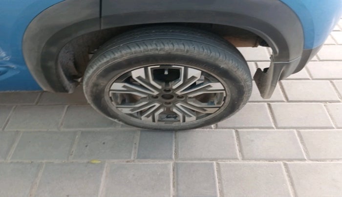 2023 Renault Kiger RXT (O) AMT, Petrol, Automatic, 23,984 km, tyre