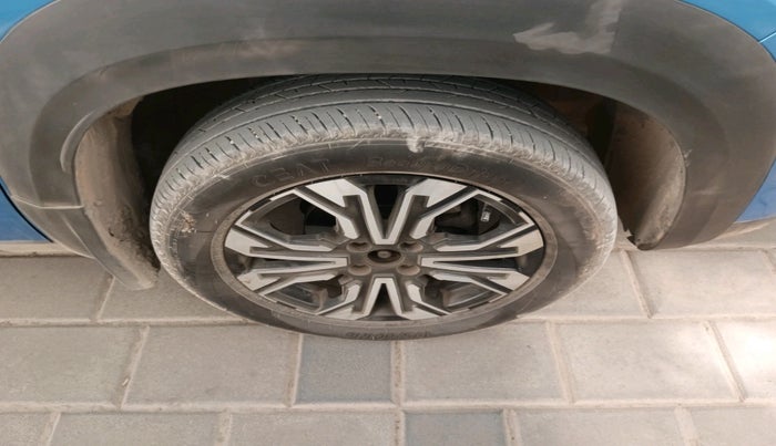 2023 Renault Kiger RXT (O) AMT, Petrol, Automatic, 23,984 km, tyre