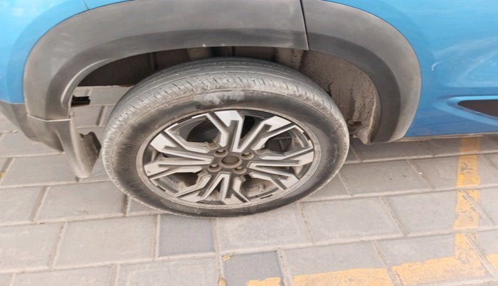 2023 Renault Kiger RXT (O) AMT, Petrol, Automatic, 23,984 km, tyre