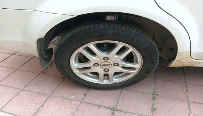 2011 Ford Fiesta Classic CLXI 1.4 DIESEL, Diesel, Manual, 1,06,240 km, tyre