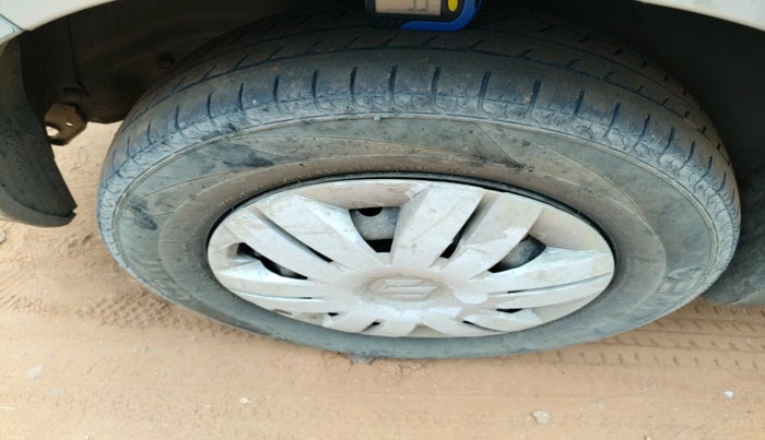 2015 Maruti Alto 800 LXI, Petrol, Manual, 43,302 km, tyre