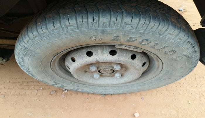 2015 Maruti Alto 800 LXI, Petrol, Manual, 43,302 km, tyre