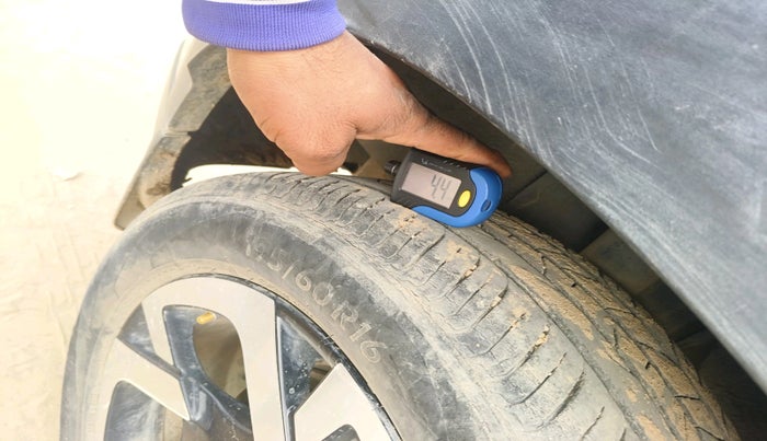 2022 Nissan MAGNITE XV MT, Petrol, Manual, 53,722 km, tyre