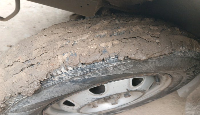 2013 Maruti Eeco 5 STR WITH A/C+HTR CNG, Petrol, Manual, 3,39,222 km, tyre