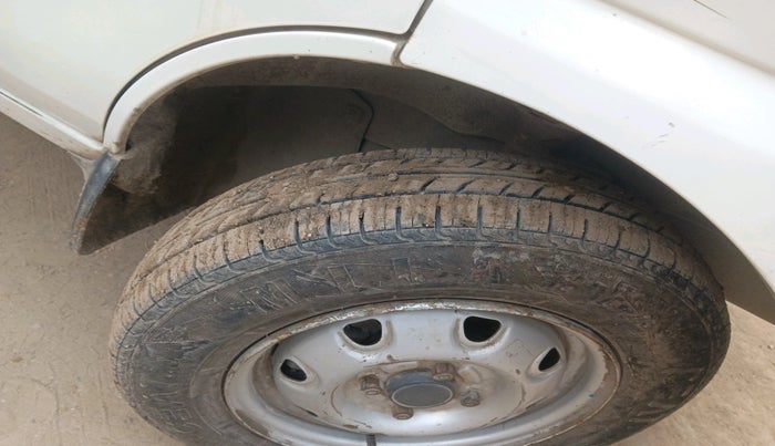 2013 Maruti Eeco 5 STR WITH A/C+HTR CNG, Petrol, Manual, 3,39,222 km, tyre