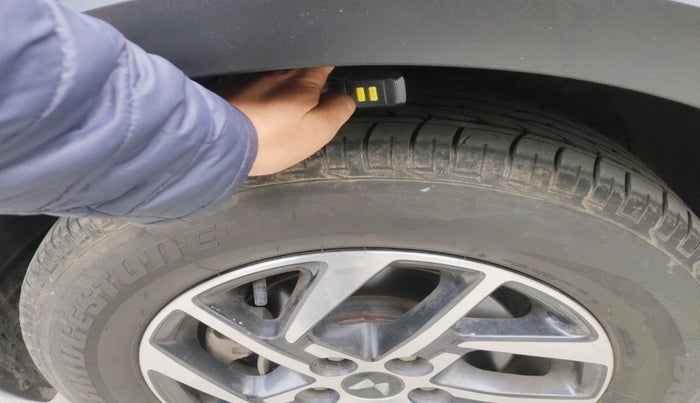 2023 Mahindra XUV300 W8 (O) 1.2 PETROL AMT, Petrol, Automatic, 11,353 km, tyre