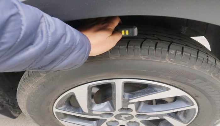 2023 Mahindra XUV300 W8 (O) 1.2 PETROL AMT, Petrol, Automatic, 11,353 km, tyre