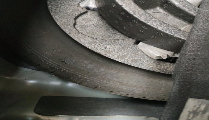 2023 Mahindra XUV300 W8 (O) 1.2 PETROL AMT, Petrol, Automatic, 11,353 km, tyre