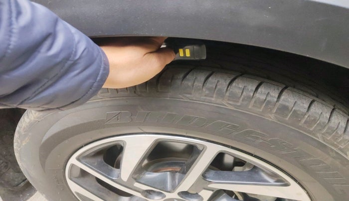 2023 Mahindra XUV300 W8 (O) 1.2 PETROL AMT, Petrol, Automatic, 11,353 km, tyre