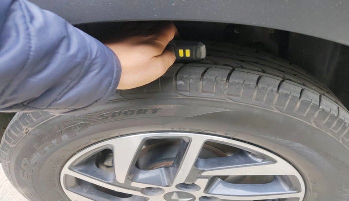 2023 Mahindra XUV300 W8 (O) 1.2 PETROL AMT, Petrol, Automatic, 11,353 km, tyre