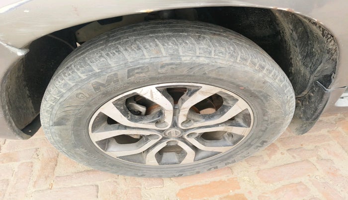 2014 Nissan Terrano XL (D), Diesel, Manual, 91,681 km, tyre