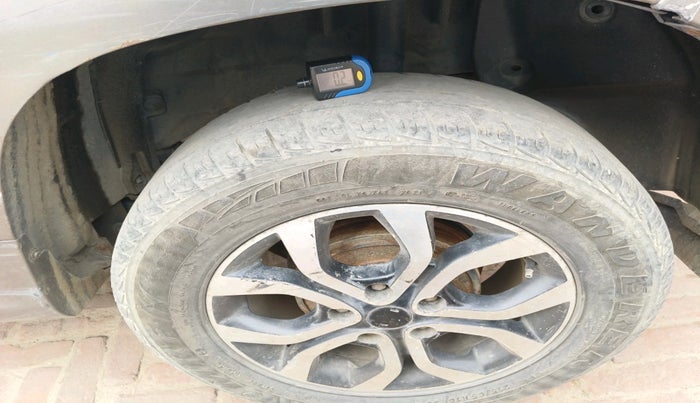 2014 Nissan Terrano XL (D), Diesel, Manual, 91,681 km, tyre