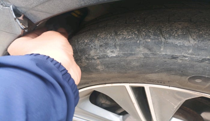 2016 Hyundai Creta SX PLUS AT 1.6 DIESEL, Diesel, Automatic, 1,21,831 km, tyre