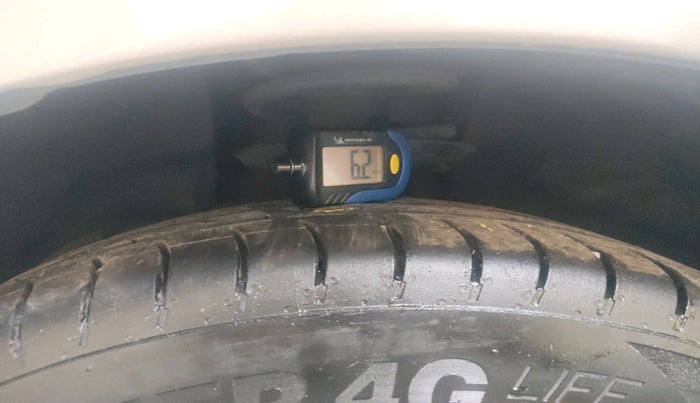 2013 Mahindra Verito Vibe CS 1.5 D6, Diesel, Manual, 1,01,883 km, tyre