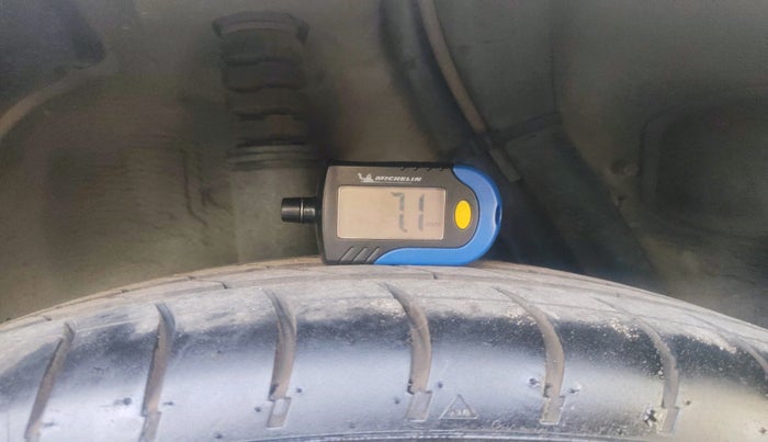 2013 Mahindra Verito Vibe CS 1.5 D6, Diesel, Manual, 1,01,883 km, tyre