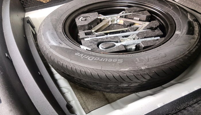 2023 MG ASTOR SAVVY 1.5 CVT S RED, Petrol, Automatic, 9,145 km, tyre